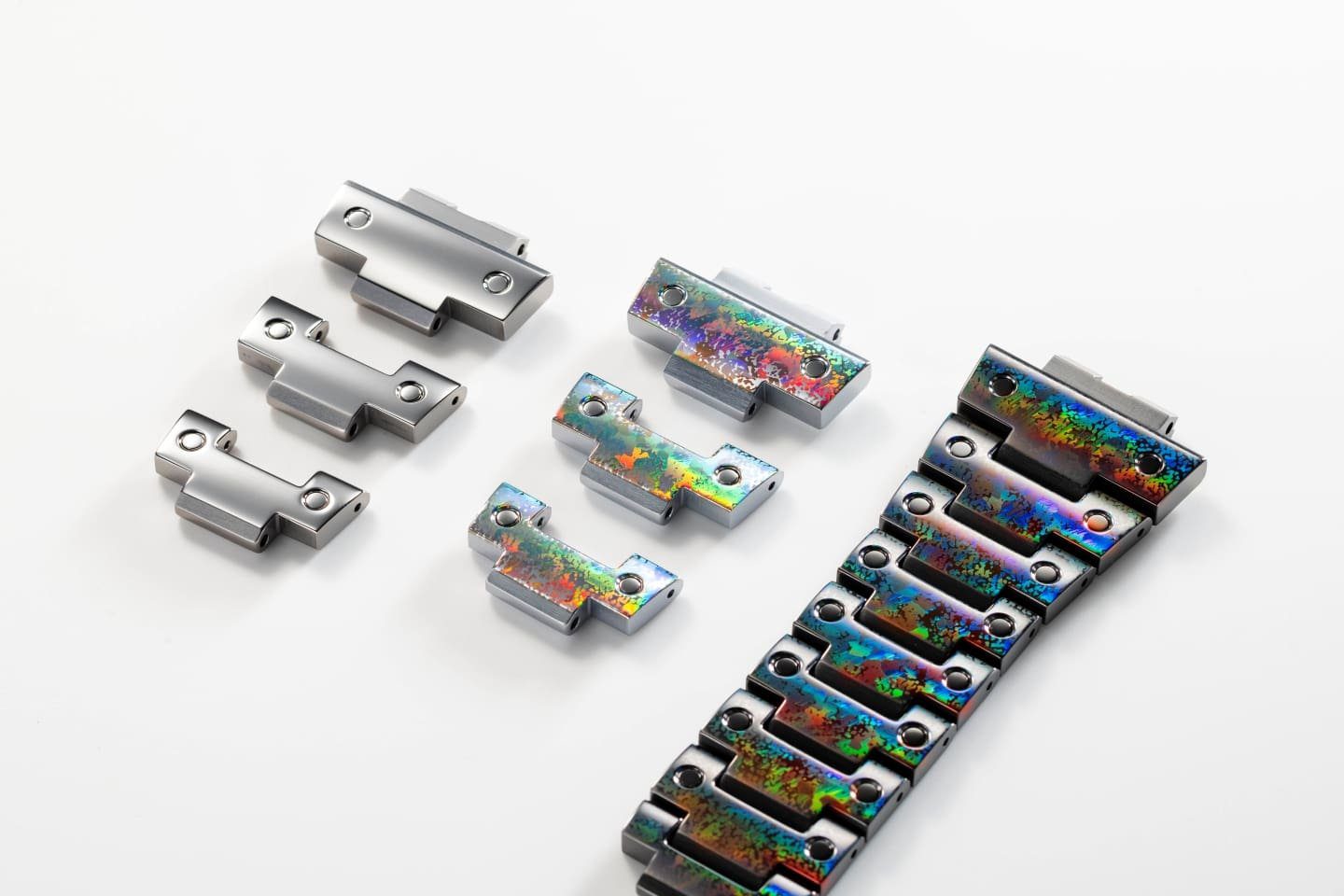 Bracelet links of the MRG-B2100HR, some plain titanium and some with the iridescent laser texture