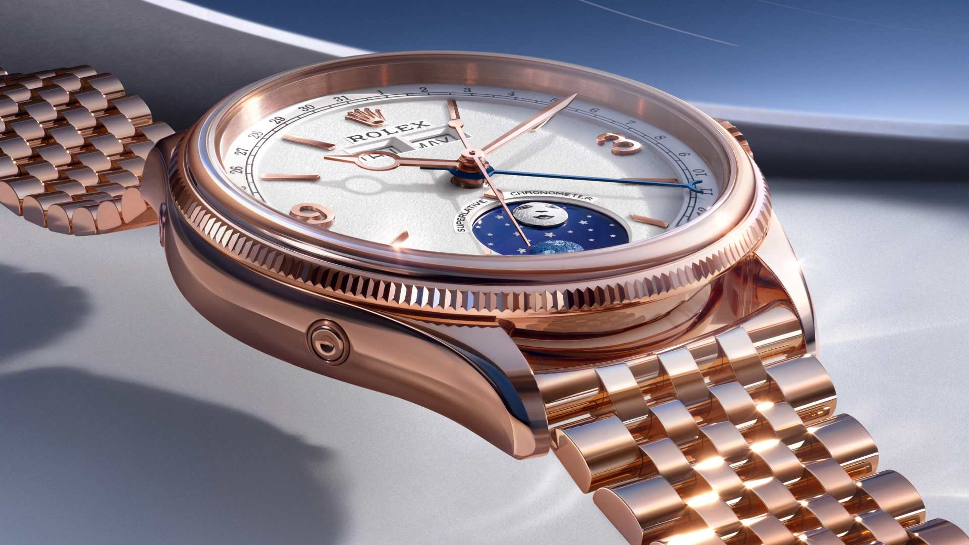 Angled view of the Everose gold Padellone showing the fluted bezel, side corrector and lugs
